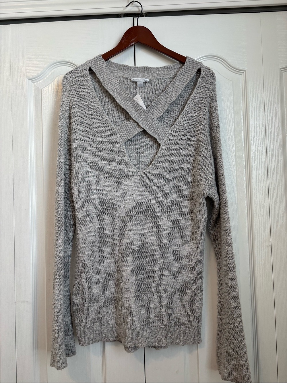 New York & Company Light Gray Crisscross V-Neck Sweater size XL